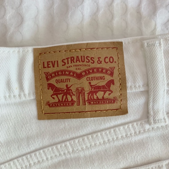Levi’s white denim shorts, size 28 - Picture 8 of 8